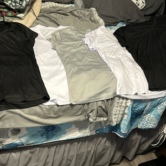 CE' CERDR 5/7 moisture wicking workout tees - Picture 1 of 6